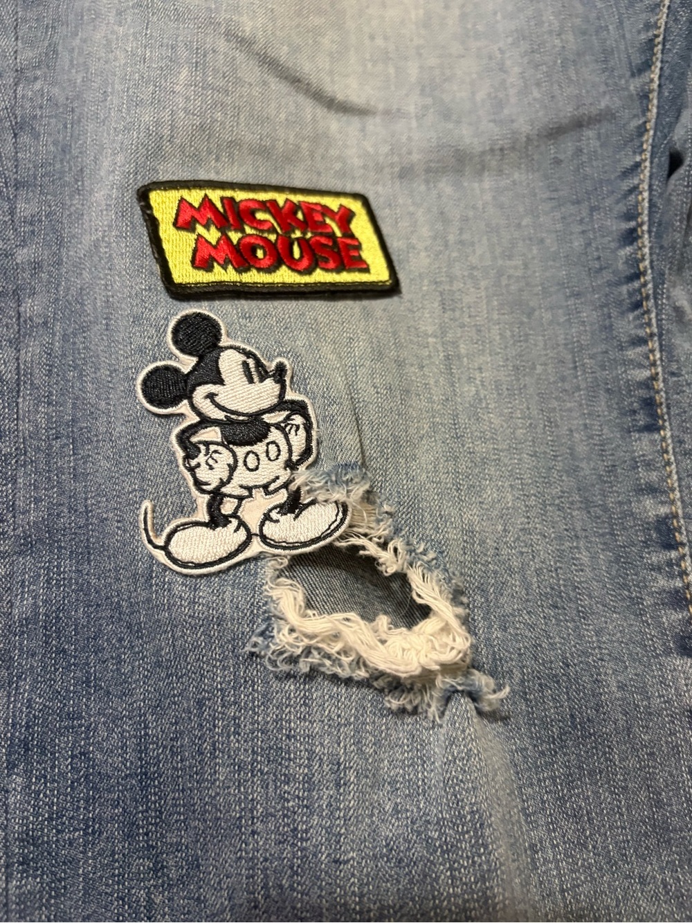 Disney Store Mickey Mouse Patch Distressed Blue Jeans 18R - Picture 2 of 13